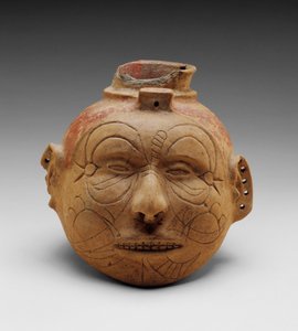 Head Effigy Vessel (puhallusastiat punaisella liukupigmentillä) tekijältä School American