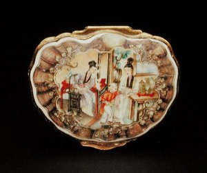 Nuuskalaatikon kansi kuoren muodossa, Qianlong-kausi (1736-95) n. 1760 (posliini) (katso myös 210139) tekijältä School Chinese