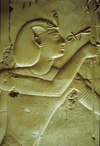 Muinainen Egypti, Seinien maalaus/kaiverrus, Seti I vastaanottamassa elämää, symboloi ankh, Seti I:n temppeli, Abydos tekijältä School Egyptian