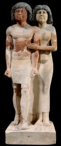 Egyptiläinen antiikki: Raherkan ja Meresankhin pariskunnan kalkkikivipatsas. 5. dynastia. Vanha valtakunta (noin 2700-2200 eKr.). Aurinko 0,52x0,21 m Pariisi, musee du Louvre tekijältä School Egyptian