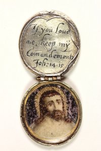 Medaljonki, joka sisältää Kristuksen pään (hopeaa ja akvarelliä velumilla) (katso myös 3075924 ja 3075922) tekijältä School English