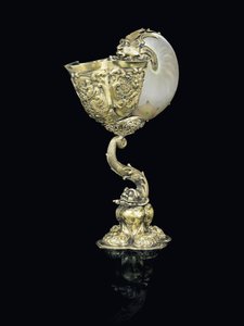 Asennettu nautiluskuppi, Nagyszeben, 1600-luvun puoliväli (kuori ja hopeakullattu)