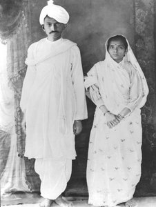 Kasturba (1869-1944) ja Mahatma Gandhi (1869-1948) (s/w-kuva). tekijältä School Indian