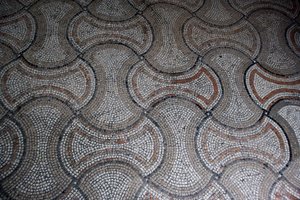 Yksityiskohta lattiakoristeesta (mosaiikki) tekijältä School Italian