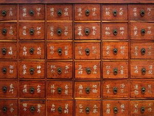 Yksityiskohta puisista lääketieteellisistä huonekaluista, Joseon-kausi, Coree, Kim Chong-hak Collection. Valokuvaus, Soulin kansallismuseo, Korean tasavalta, 2006. tekijältä School Korean