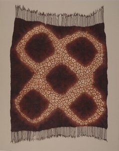 Naisten pääliina ("taritat tai tarredat"), 1800-luvun lopulla (villa; sileä kudos, resistillä värjätty ja maalattu)