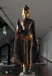 Lopaburi-tyyli: Abhyamudra Buddha (veistos