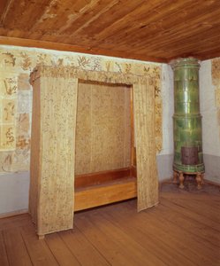 Kokoontaitettava sänky ja keraaminen liesi Carl Linnaeuksen (1707-78) kodissa (kuva) tekijältä School Swedish