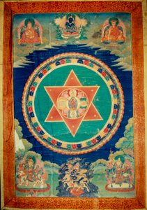 Mandala de vajravarami jumalatar tanssii (keskellä) sen nimi tarkoittaa "" adamantine laie "". Tiibet