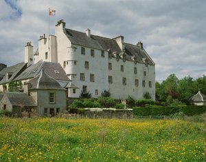 Näkymä Traquair Housesta tekijältä Scottish School