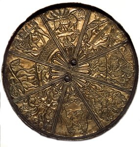 Skytialainen taide (Skythian tai Scythian sivilisaatio): kullalla päällystetty hopeapeili Kelermesin tumuluksesta nro 4 Krasnodarin alueelta Kubaniin Venäjällä (650-620), 7. vuosisadalla eKr. Pietari, Eremitaaši