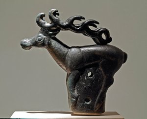 Art Scythe (Scythic Civilization tai Scythia): zoomorfinen kansi, joka edustaa peuroa. Pronssinen esine 6. - 2. vuosisadalta eKr. Pietari, Eremitaaši