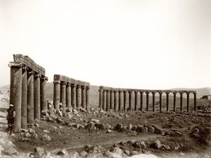 Soikea pylväsaukio luoteesta, Jerash, 1867