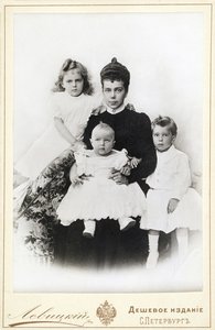 Venäjän suurherttuatar Xenia Aleksandrovna lasten kanssa Irina Aleksandrovna, Andrei..., 1903.