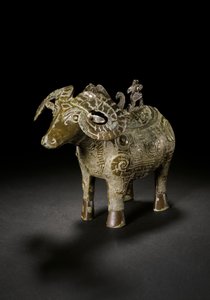 Rituaalinen pässin muotoinen viiniastia, Gong, myöhäinen Shang-dynastia (pronssi) (katso myös 3618607) tekijältä Shang Dynasty Chinese School