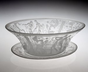 Centerpiece Bowl, suunniteltu 1920, valmistettu 1929 (lasi) tekijältä Simon Gate