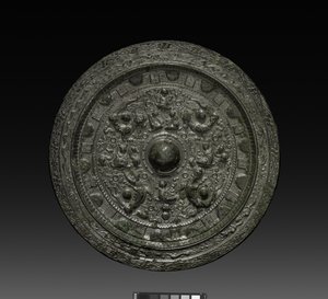 Xiwangmulla varustettu peili, n. 317-400 (pronssi) tekijältä Six Dynasties Chinese School
