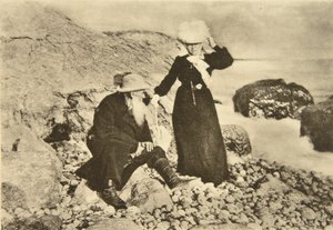 Venäläinen kirjailija Leo Tolstoi ja hänen vaimonsa Sofia Mustanmeren rannalla, Krim, Venäjä, 1902