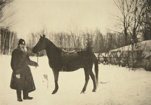Venäläinen kirjailija Leo Tolstoi hevosen kanssa, Yasnaya Polyana, lähellä Tulaa, Venäjä, 1905.
