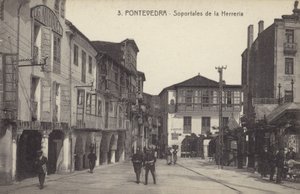 Sepänverstaan arkadit, Pontevedra, Espanja (s/w-kuva) tekijältä Spanish Photographer