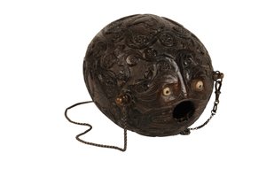 Veistetty kookosjauhepullo, espanjalainen siirtomaa, n. 1800 (kookos) tekijältä Spanish School