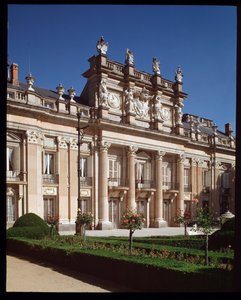 Granja de San Ildefonson kuninkaallisen palatsin julkisivu, Espanjan kuninkaiden kesäasunto tekijältä Spanish School