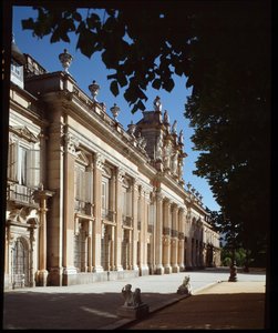 Granja de San Ildefonson kuninkaallisen palatsin julkisivu, Espanjan kuninkaiden kesäasunto tekijältä Spanish School