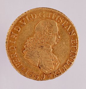 Kultainen kolikko (8 ecua) Espanjasta: Ferdinand VI:n hallituskausi (1746-1759). 1759 Halkaisija. 3,5 cm Napoli, arkeologinen museo tekijältä Spanish School