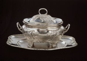 Tureen lautasella (hopea) tekijältä Spanish School