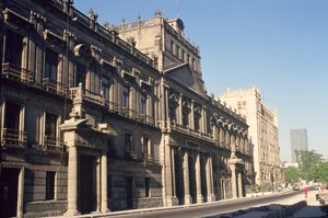 Näkymä vuonna 1340 perustetulle luostarille tekijältä Spanish School
