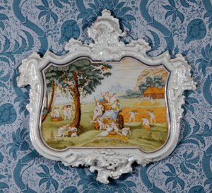 Seinälaatta, Alcora Ceramic Factory, n. 1750 (tinalasitettu keramiikka) tekijältä Spanish School
