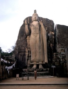 Avukanan suuri Buddha. Sri Lanka. 5. vuosisadalla. tekijältä Sri Lankan School