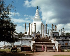 Näkymä Thuparamaya dagoballe tekijältä Sri Lankan School