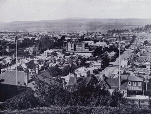 Launceston: Näkymä Upper Brisbane Streetiltä, näkymät Brisbane- ja Paterson Streetille, State High School keskustassa (m/v kuva) tekijältä Stephen Spurling