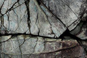Halkeillut kalliopinta tekijältä Studio Meikle
