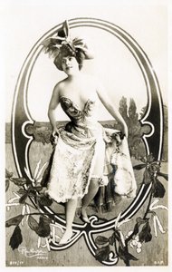 K: Marcelle Yrven, ranskalainen näyttelijä - Teatterit: Palais Royal, Folies dramatiques, Pariisi - Aakkoset postikortissa tekijältä Studio Reutlinger