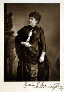 Marie Effie Wilton Bancroft (1839-1921), näyttelijä ja teatterijohtaja, muotokuva (m/w kuva)