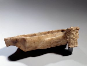Mesopotamian taide: Androcefaalisella härällä (albatre) koristeltu lamppu sumerilaiskaudella (noin 2400 eKr.). Pariisi, Musee du Louvre tekijältä Sumerian Mesopotamian School