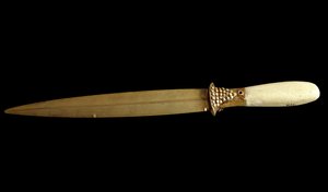 Sumerilainen sivilisaatio: kulta tikari (29 cm). Uran sivuilta. Bagdad, Irakin kansallinen museo