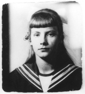 Greta Garbo teini-ikäisenä (m/w kuva)