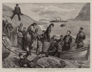 Matkailijoita Länsi-Highlandsissa, matkustajat nousevat alukseen Loch Scavaigissa Loch Coruiskissa vierailun jälkeen. tekijältä Sydney Prior Hall