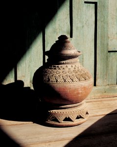 Vesipurkki (keraaminen) tekijältä Thai School