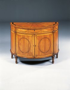 George III:n marquetry demi-lune lipasto, n. 1760-1779 (satiini, amarantti ja tulppaani) tekijältä Thomas (attr.to) Chippendale
