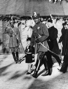 Persian Shah Pahlavi poikansa kruununprinssin kanssa huhtikuussa 1926