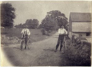 Samuel Murray ja Benjamin Eakins polkupyörillä tekijältä Thomas Eakins