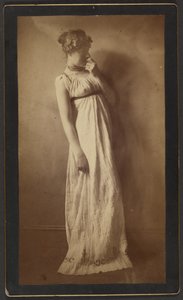 Nainen klassisessa puvussa tekijältä Thomas Eakins