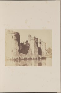 Bodiamin linna, Sussex, kaakosta katsottuna tekijältä Thomas G. Mackinlay
