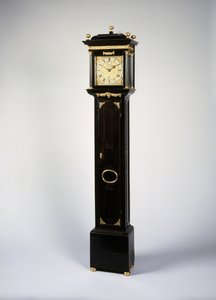 Kaarle II roomalainen iskevä kuukauden mittainen pitkälaukkukello tekijältä Thomas Tompion