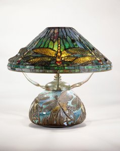 Tiffany Studios Dragon Fly -pöytävalaisin