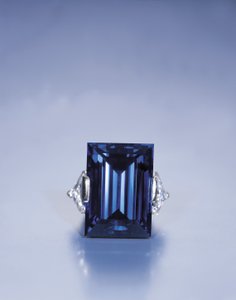 Rockefeller Sapphire (timantit, safiiri ja platina)